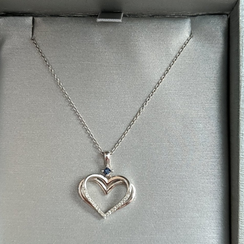 Vera Wang - Kindred Heart pendant